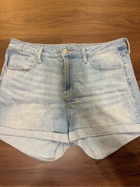 Old Navy Light Wash Denim Roll-Cuff Women's Shorts